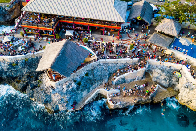 Rick’s Cafe and 7 Mile Beach Combo Tour Negril